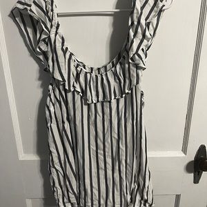 Old Navy XL  Ruffle sleeved blouse